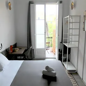 بيت شباب فابريزيو بيتيت